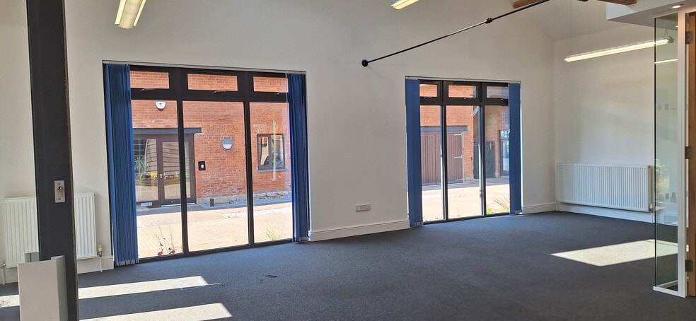 The Courtyard, Woodbury à louer - Photo intérieure – Image 3 sur 9