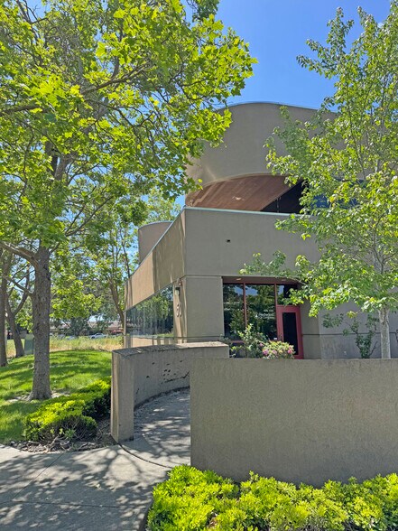 50 Professional Center Dr, Rohnert Park, CA à louer - Photo de l’immeuble – Image 2 sur 7
