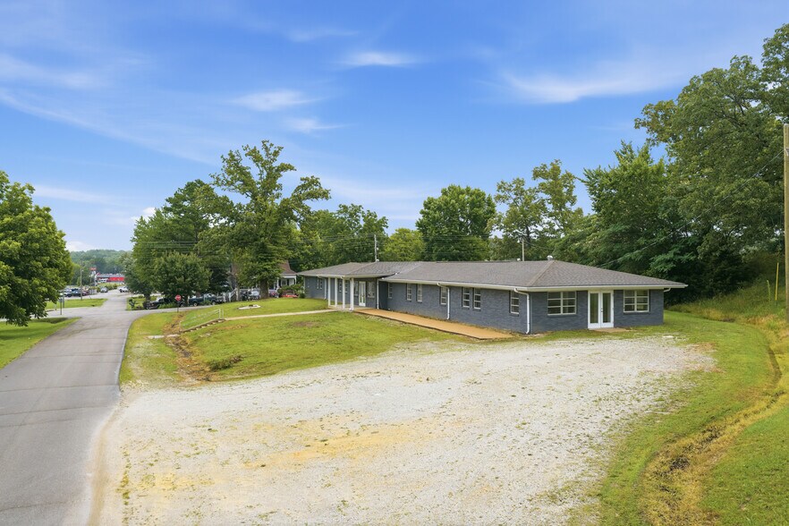 105 Kentucky Ave S, Parsons, TN à vendre - Photo de l’immeuble – Image 3 sur 30