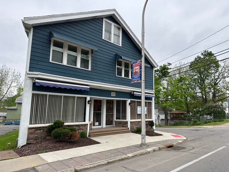 856 Ridge Rd, Lackawanna, NY à vendre - Photo principale – Image 1 sur 28