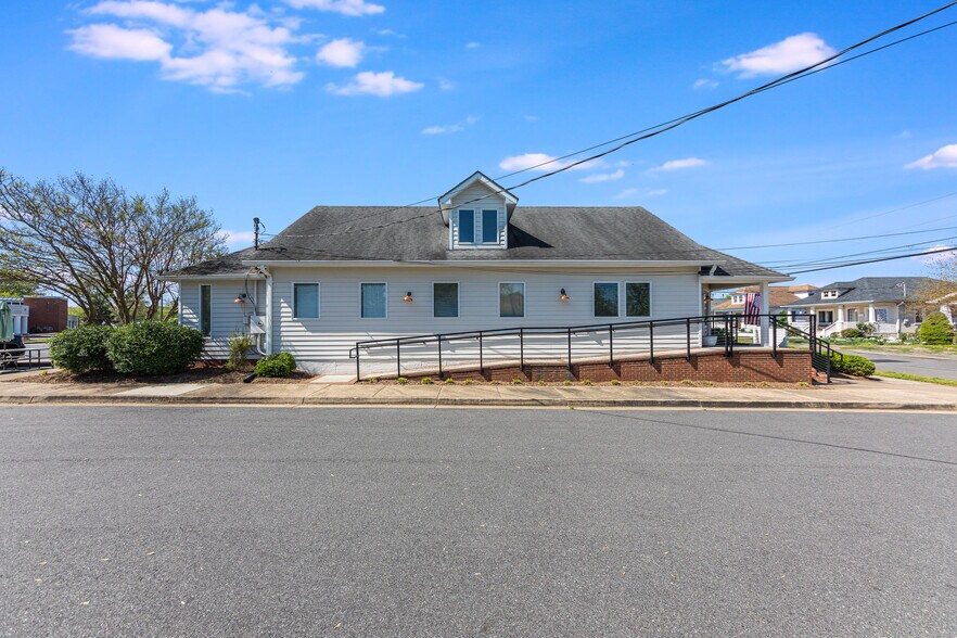 410 Pelham St, Fredericksburg, VA à louer - Photo de l’immeuble – Image 3 sur 7