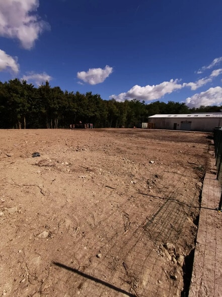 9 Zone Artisanale Des 4 Chemins, Méry-sur-Oise à vendre - Photo de l’immeuble – Image 1 sur 4
