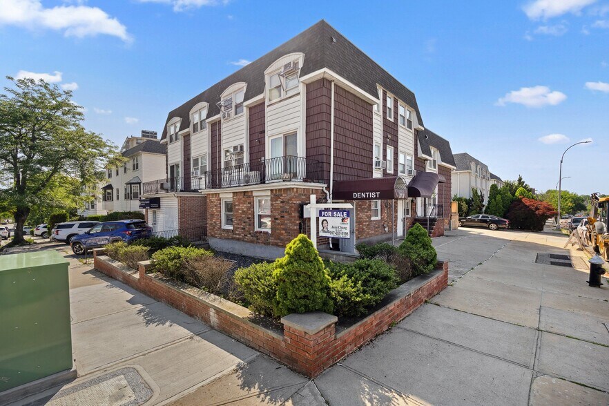 21404 18th Ave, Bayside, NY à vendre - Photo de l’immeuble – Image 2 sur 40