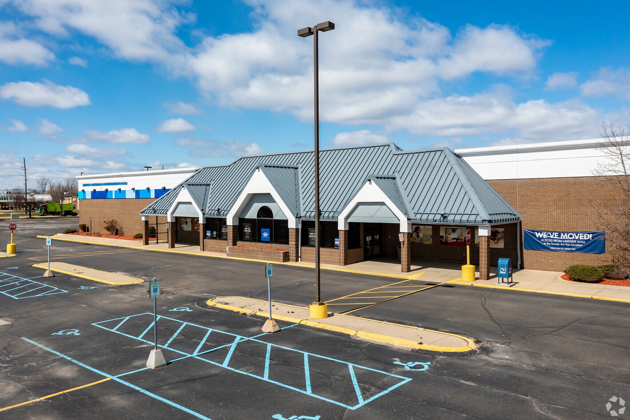 45300 Hayes Rd, Macomb Township, MI à louer Photo principale– Image 1 sur 12