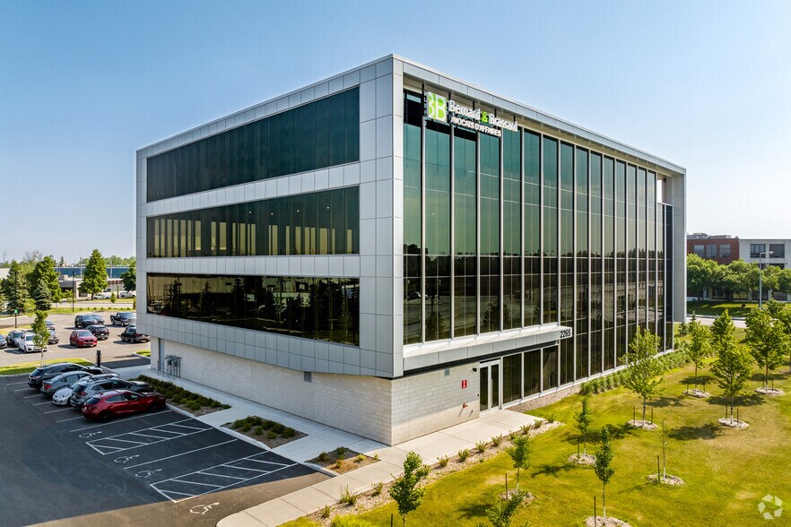 2265 Boul Fernand-Lafontaine, Longueuil, QC à louer - Photo de l’immeuble – Image 1 sur 9