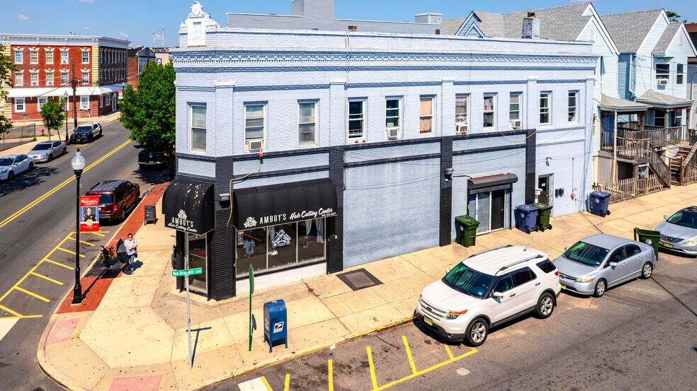 218 New Brunswick Ave, Perth Amboy, NJ à vendre - Photo de l’immeuble – Image 2 sur 14