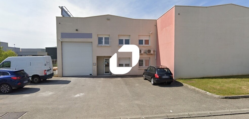 Local d’activités dans Genas à louer - Photo de l’immeuble – Image 1 sur 3