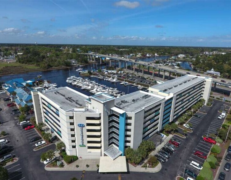 2100 Sea Mountain Hwy, North Myrtle Beach, SC à louer - Photo principale – Image 1 sur 14