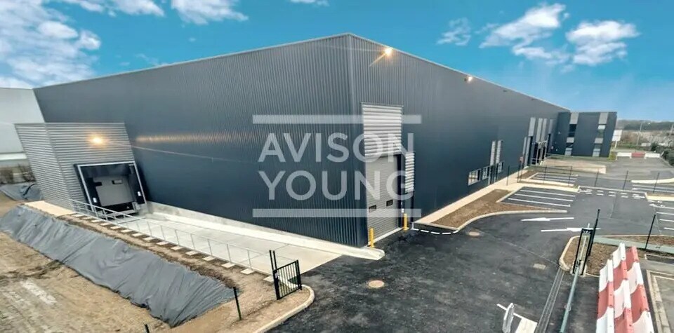 Local d’activités dans Lieusaint à louer - Photo de l’immeuble – Image 2 sur 4