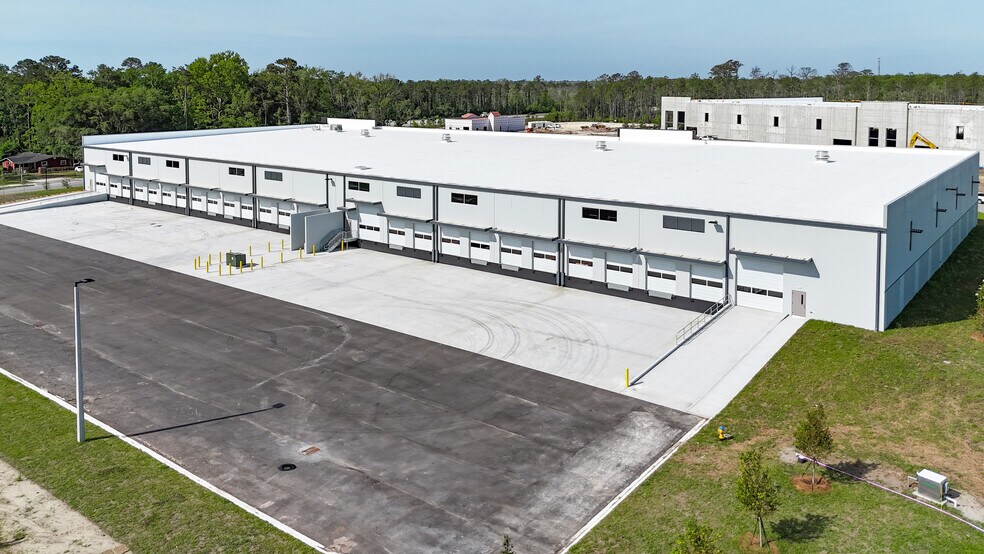 100 Wildworks Ave, Yulee, FL à louer - Photo de l’immeuble – Image 2 sur 11