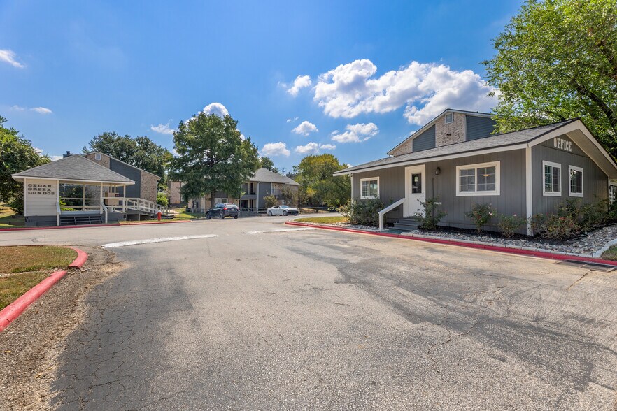 1000 E University Dr, College Station, TX à vendre - Photo de l’immeuble – Image 1 sur 15