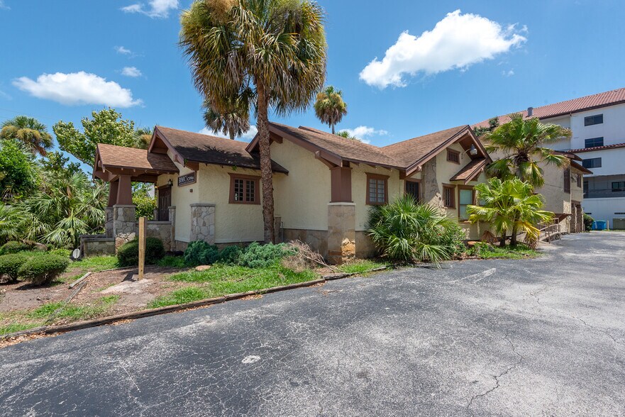 205 Magnolia St, New Smyrna Beach, FL à louer - Photo de l’immeuble – Image 3 sur 16