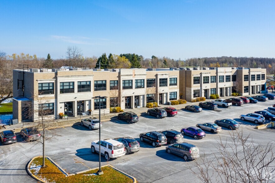 300 Terry Fox Dr, Ottawa, ON à vendre - Photo de l’immeuble – Image 3 sur 3