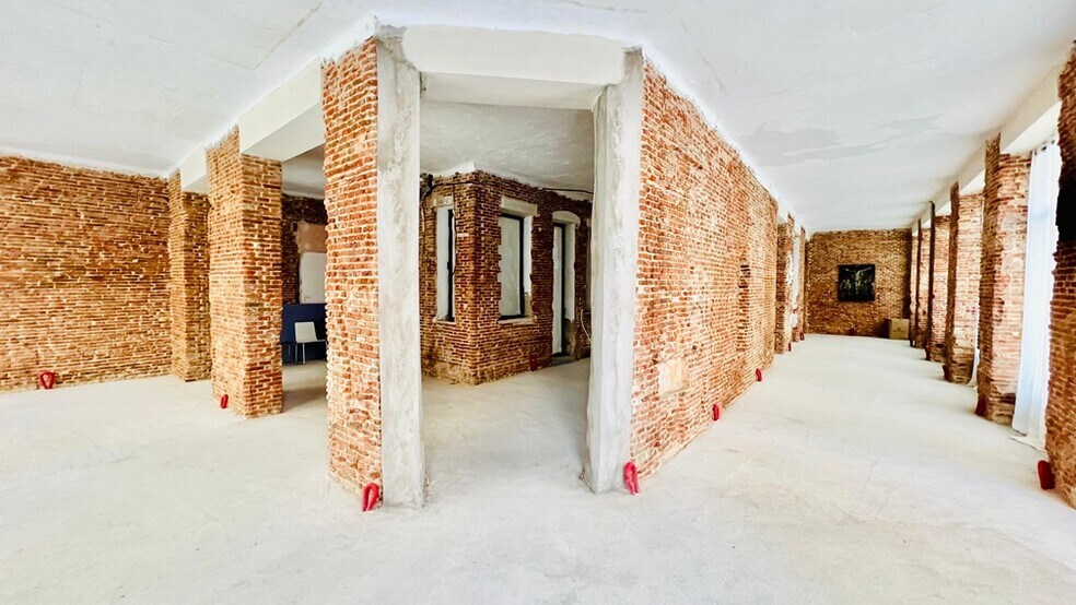 Immeuble residentiel dans Madrid, Madrid à vendre - Photo intérieure – Image 2 sur 3