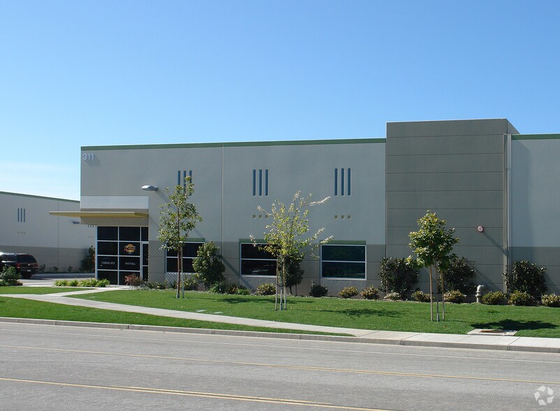 311 Hearst Dr, Oxnard, CA à louer - Photo de l’immeuble – Image 3 sur 3