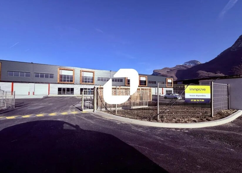 Local d’activités dans Fontanil-Cornillon à louer - Photo de l’immeuble – Image 1 sur 9