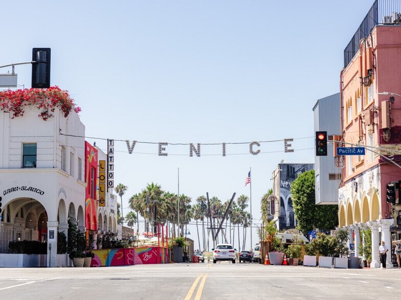 70-72 Windward Ave, Venice, CA à vendre - Photo de l’immeuble – Image 2 sur 7