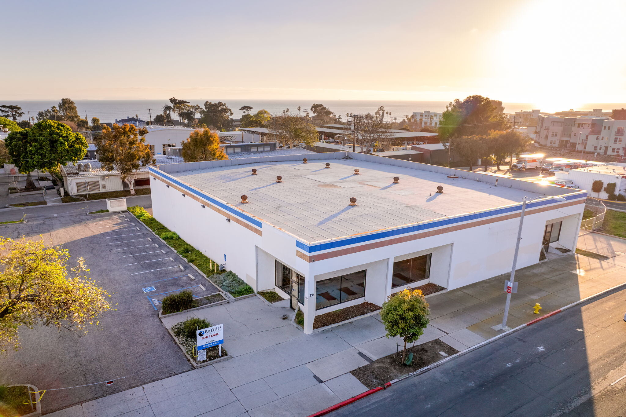1350 E Thompson Blvd, Ventura, CA à louer Photo principale– Image 1 sur 62
