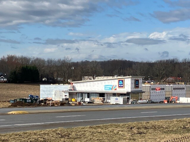 225-237 Route 288, Ellwood City, PA à louer - Photo de l’immeuble – Image 3 sur 12