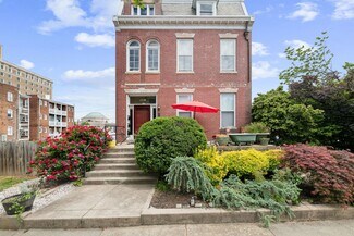 Plus de détails pour 2338 W Grace St, Richmond, VA - Logement à vendre