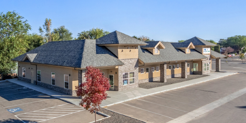 914 12th Ave Rd, Nampa, ID à louer - Photo de l’immeuble – Image 1 sur 7