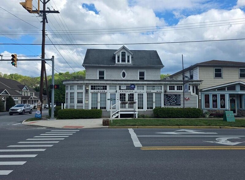 174 N Washington St, Berkeley Springs, WV à vendre - Photo de l’immeuble – Image 2 sur 19