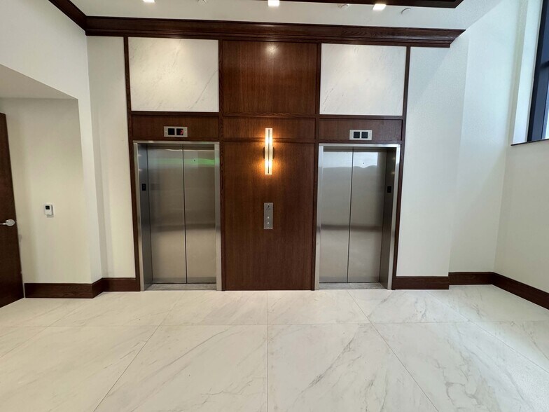 303 Banyan Blvd, West Palm Beach, FL à louer - Photo intérieure – Image 3 sur 9