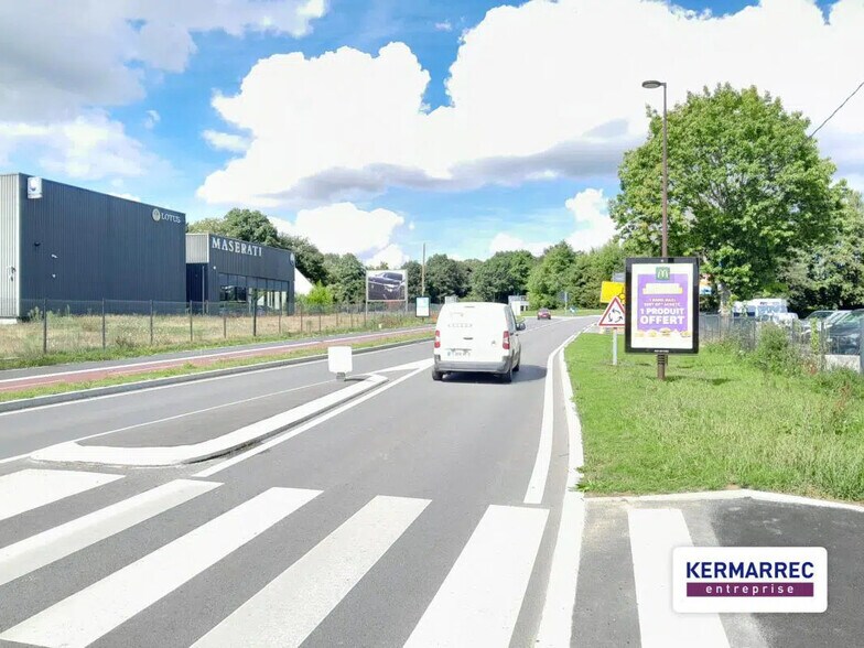 Local d’activités dans La Mézière à louer - Photo de l’immeuble – Image 2 sur 7