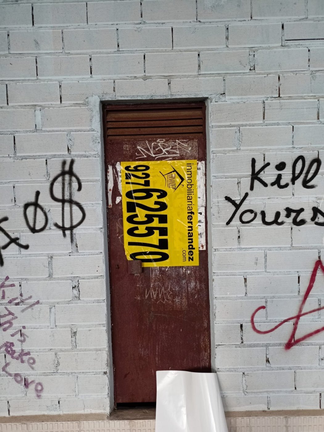 Local commercial dans Cáceres à louer Photo de l’immeuble– Image 1 sur 2