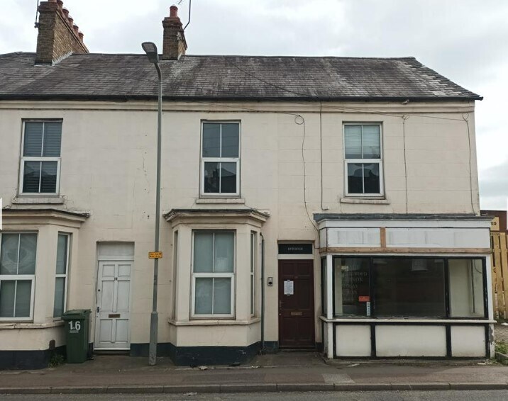 14 Simpson Rd, Milton Keynes à vendre - Photo principale – Image 1 sur 9