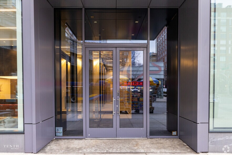 40 Tenth Ave, New York, NY à louer - Photo de l’immeuble – Image 3 sur 7