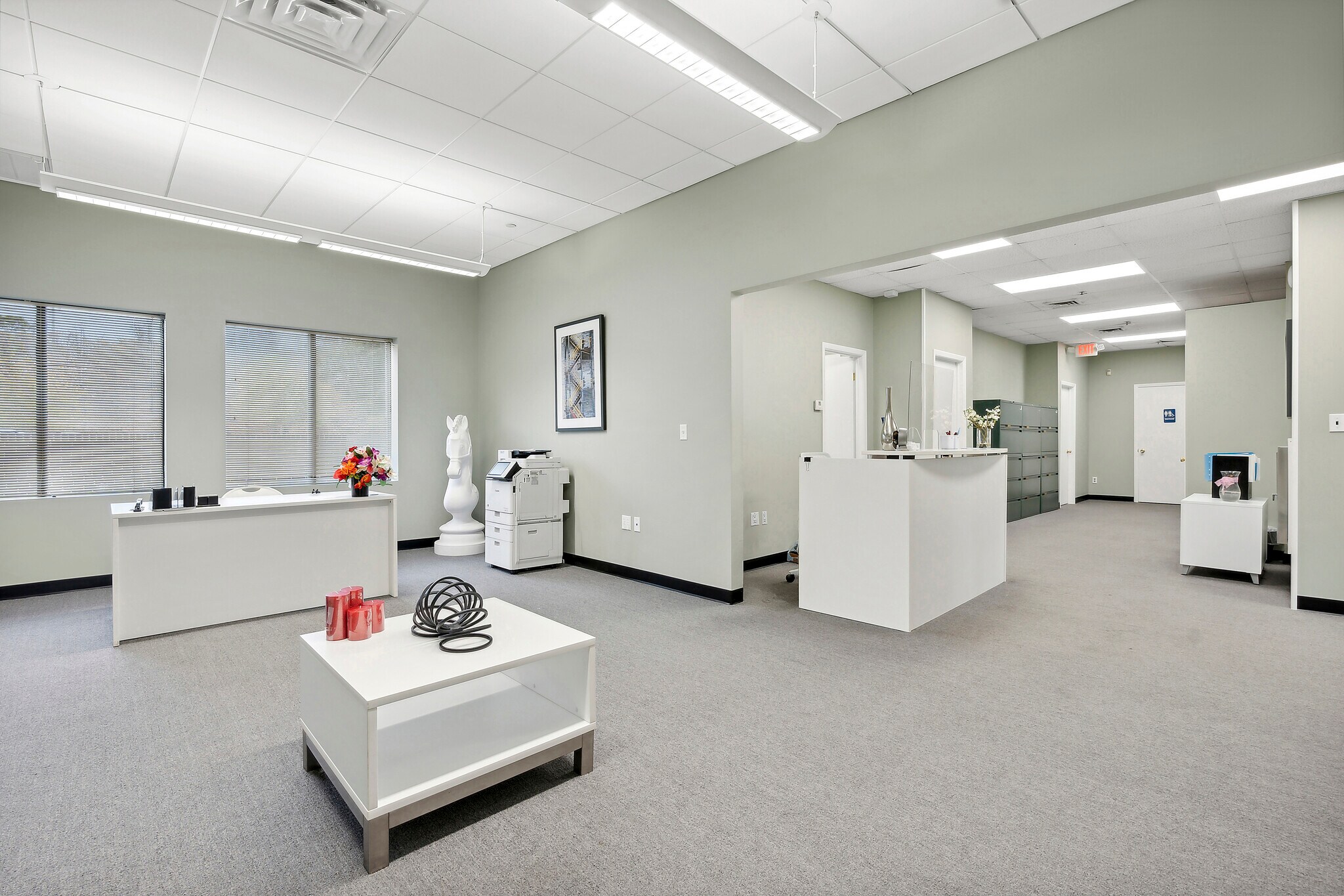 170-200 Old Country Rd, Riverhead, NY à louer Photo intérieure– Image 1 sur 5