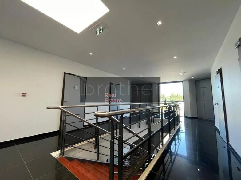Bureau dans VILLENAVE-D'ORNON à louer - Photo de l’immeuble – Image 3 sur 8