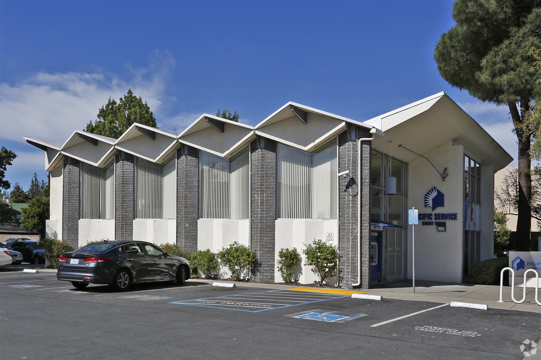 2051 Contra Costa Blvd, Pleasant Hill, CA à louer Photo principale– Image 1 sur 7