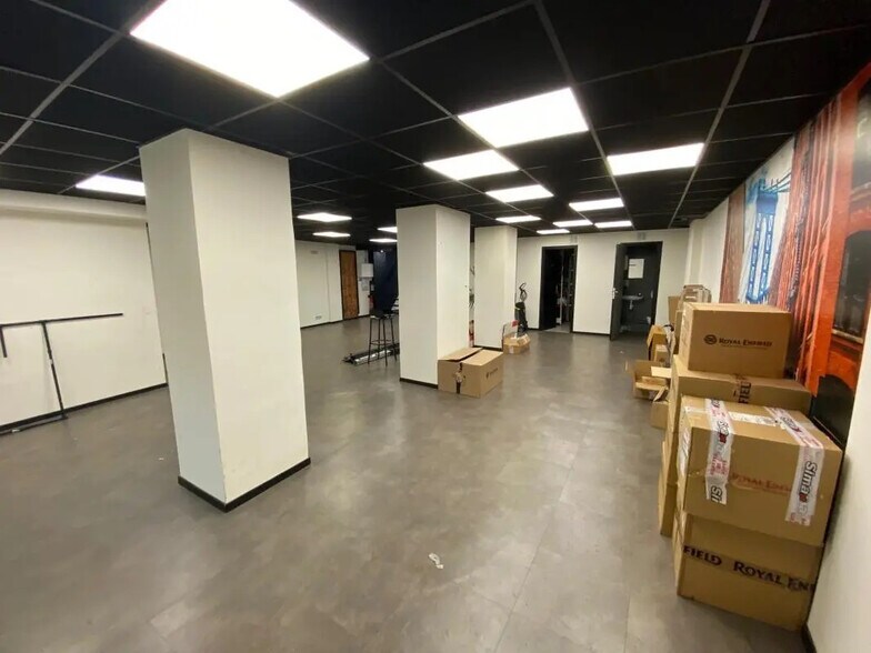 Local commercial dans Paris à louer - Photo de l’immeuble – Image 3 sur 6