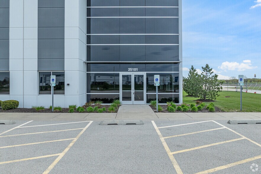 25101 S Ridgeland Ave, Monee, IL à louer - Photo de l’immeuble – Image 2 sur 5