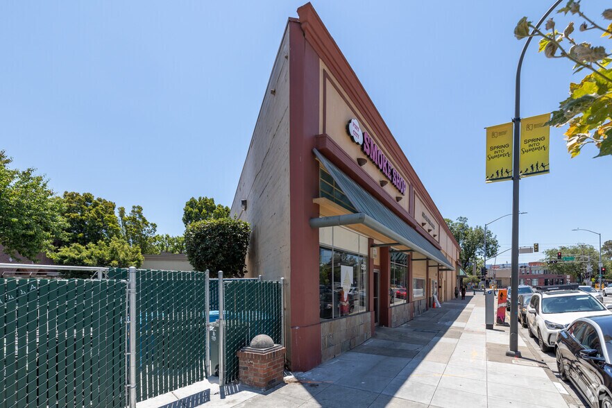 208-220 Marshall St, Redwood City, CA à louer - Photo de l’immeuble – Image 2 sur 5