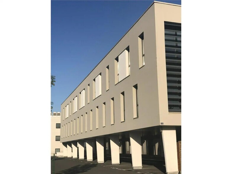 Bureau dans Saint-Grégoire à louer - Photo de l’immeuble – Image 2 sur 18