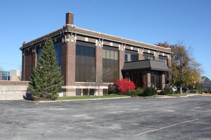 135 Washington Ave, Bay City, MI à vendre - Photo principale – Image 1 sur 61