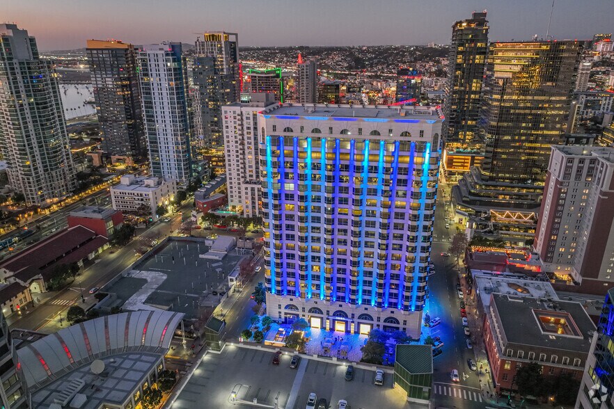 550 W C St, San Diego, CA à louer - Photo de l’immeuble – Image 3 sur 16