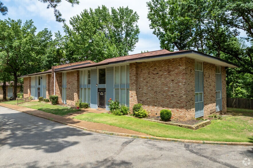 543 N Mendenhall Rd, Memphis, TN à vendre - Photo principale – Image 1 sur 25