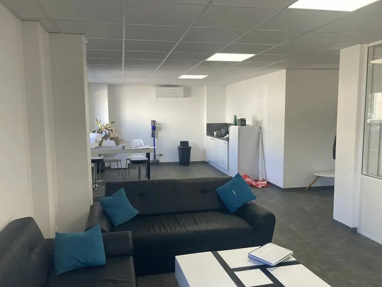 Bureau dans Le Versoud à louer - Photo de l’immeuble – Image 3 sur 3