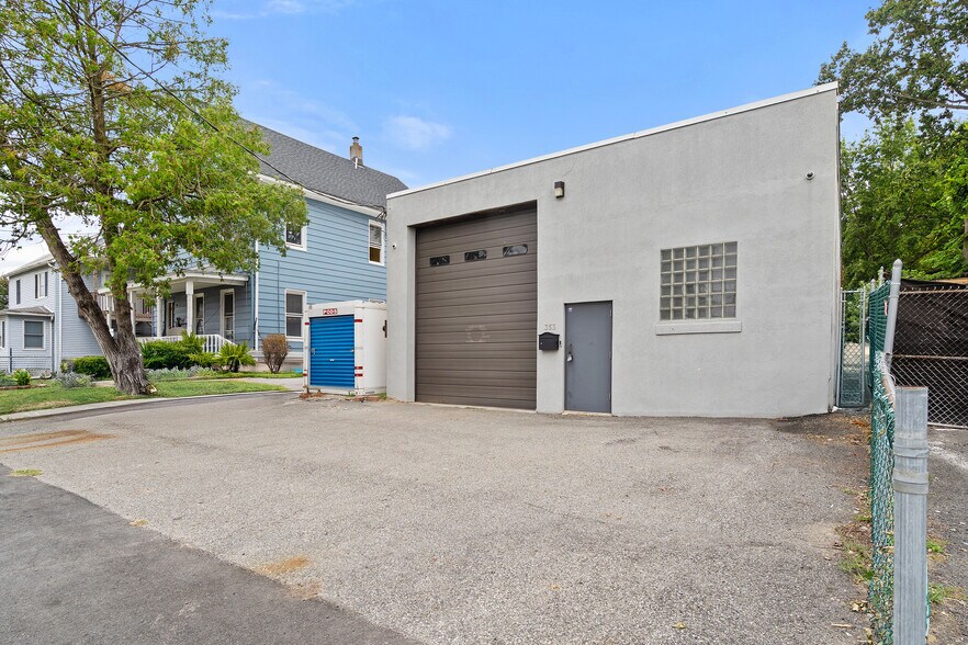 353 Railroad Ave, Hackensack, NJ à louer - Photo de l’immeuble – Image 1 sur 14