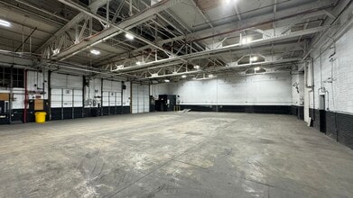 3650 E 93rd St, Cleveland, OH à louer Photo de l’immeuble– Image 2 sur 9