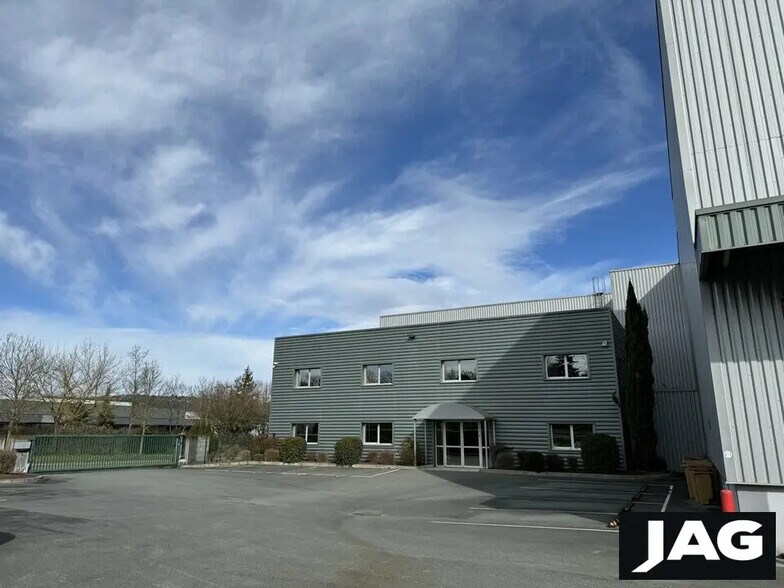 Local d’activités dans Lozanne à louer - Photo de l’immeuble – Image 3 sur 15