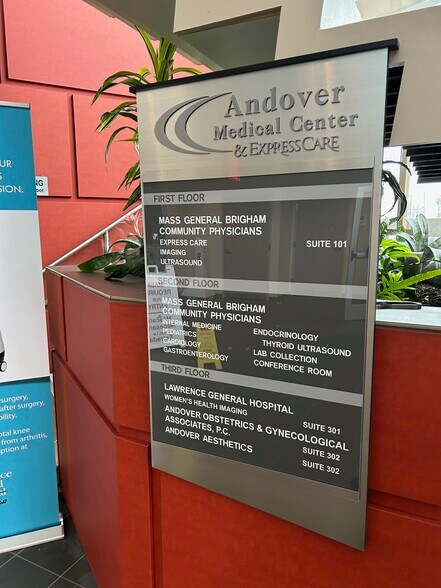 323 Lowell St, Andover, MA à louer - Photo de l’immeuble – Image 2 sur 9