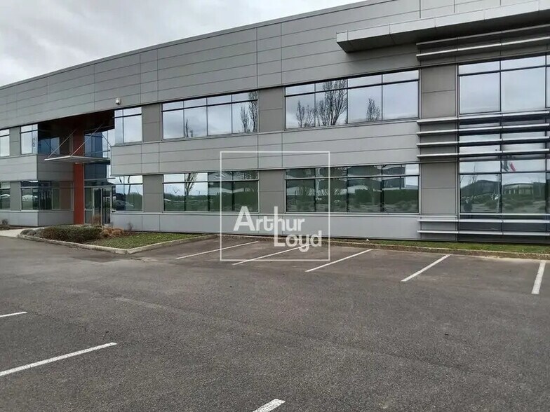 Local d’activités dans Lieusaint à louer - Photo de l’immeuble – Image 2 sur 5