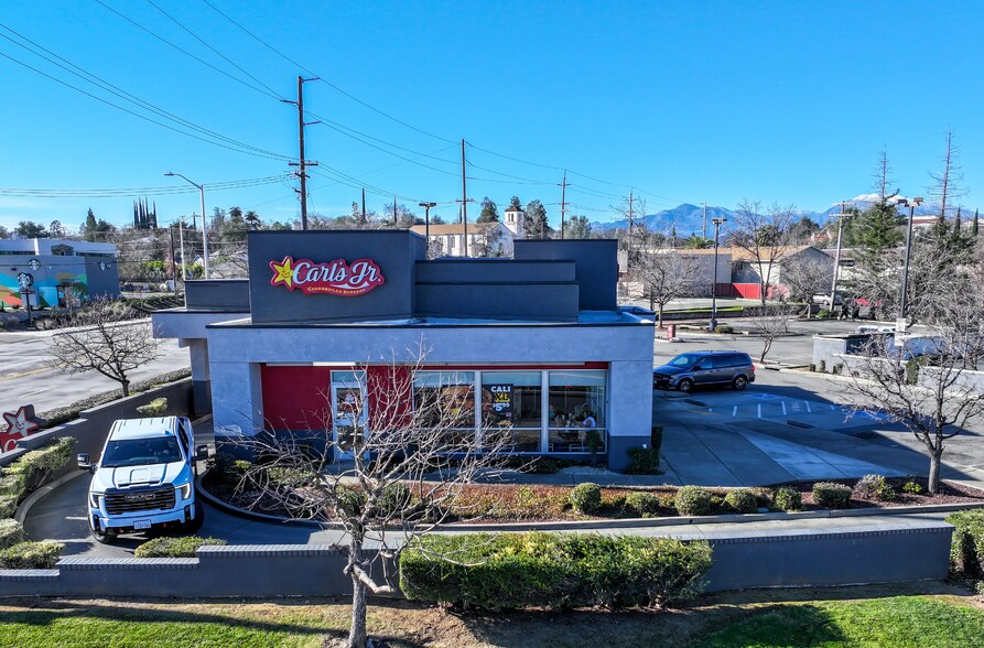 1800 Eureka Way, Redding, CA à vendre - Photo de l’immeuble – Image 2 sur 6