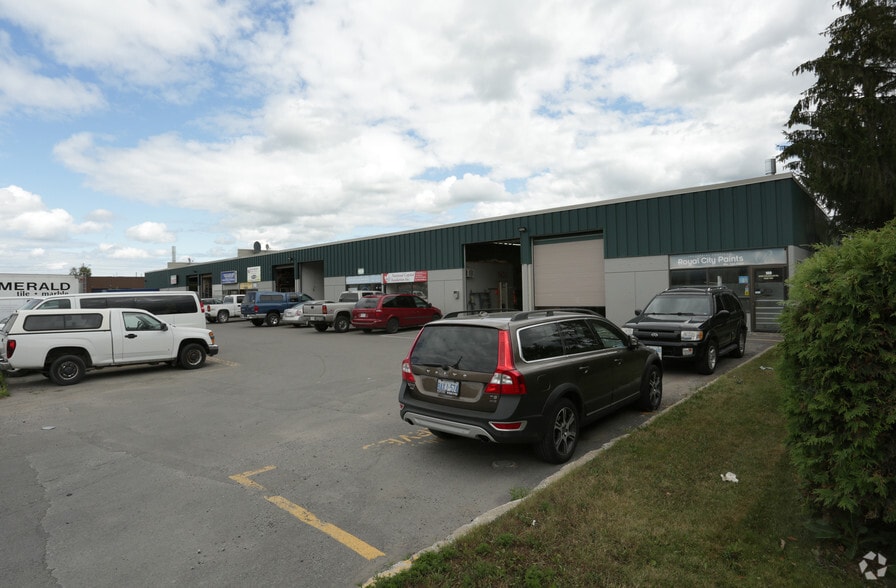 2535 Blackwell St, Ottawa, ON à louer - Photo de l’immeuble – Image 2 sur 5