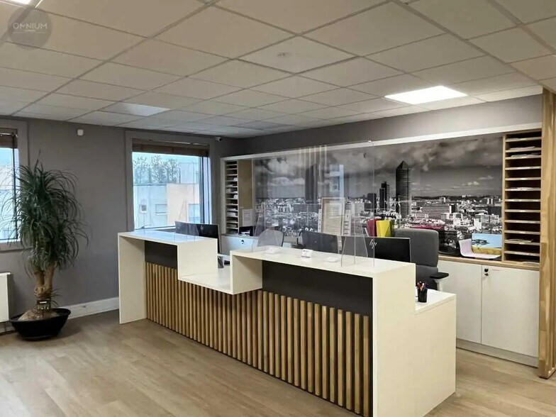 Bureau dans Villeurbanne à louer - Photo de l’immeuble – Image 3 sur 12